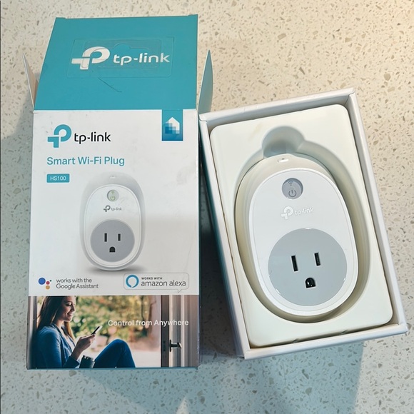 TP-Link HS100 Smart Wi-Fi Plug in White - Picture 1 of 3